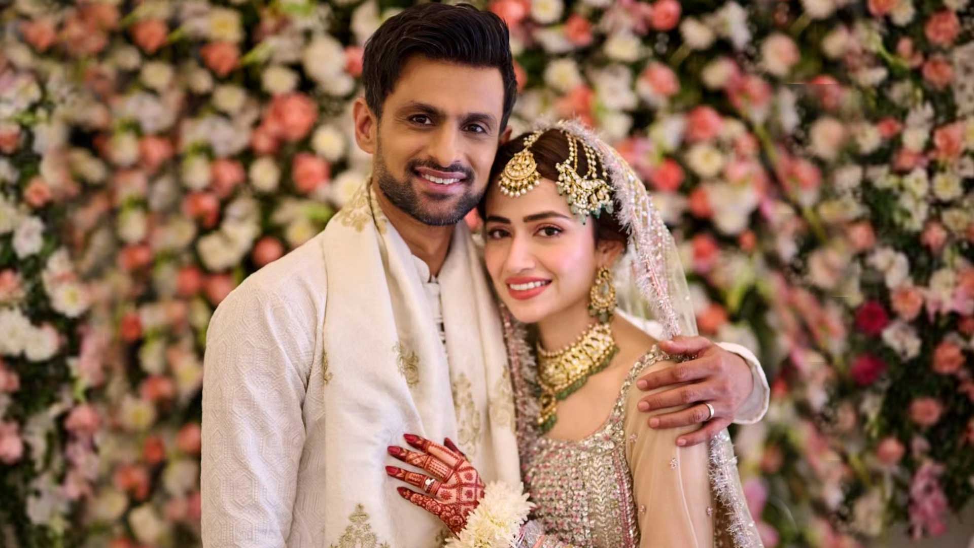 শোয়েব মালিকের তৃতীয় স্ত্রী অভিনেত্রী সানা জাভেদ। মিজানুর রহমানের বক্তব্য অনুযায়ী, স্ত্রীর সঙ্গে সময় কাটাতেই দুবাই যান শোয়েব। ছবি : টুইটার