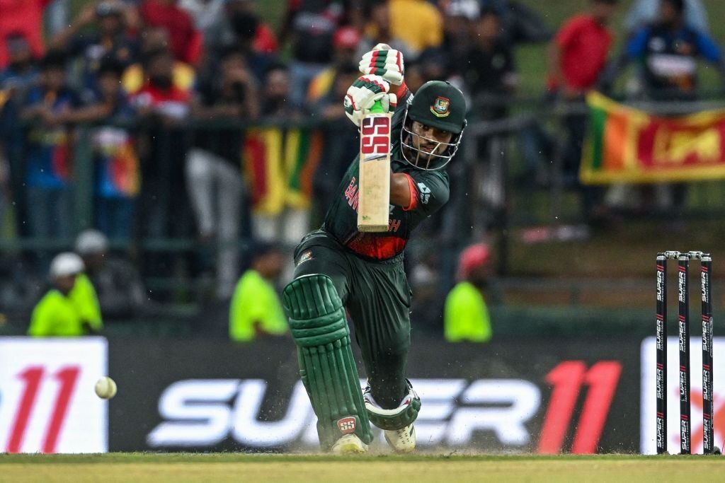 ব্যাটিংয়ে বাংলাদেশের হয়ে কেবল লড়াই চালিয়ে যান শান্ত