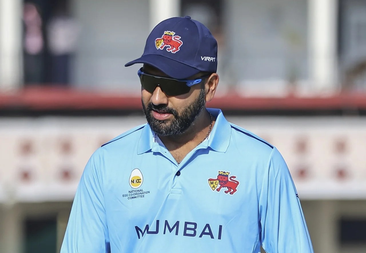 ২০১৭-১৮ মৌসুমে সবশেষ বিজয় হাজারে ট্রফিতে খেলেছিলেন রোহিত