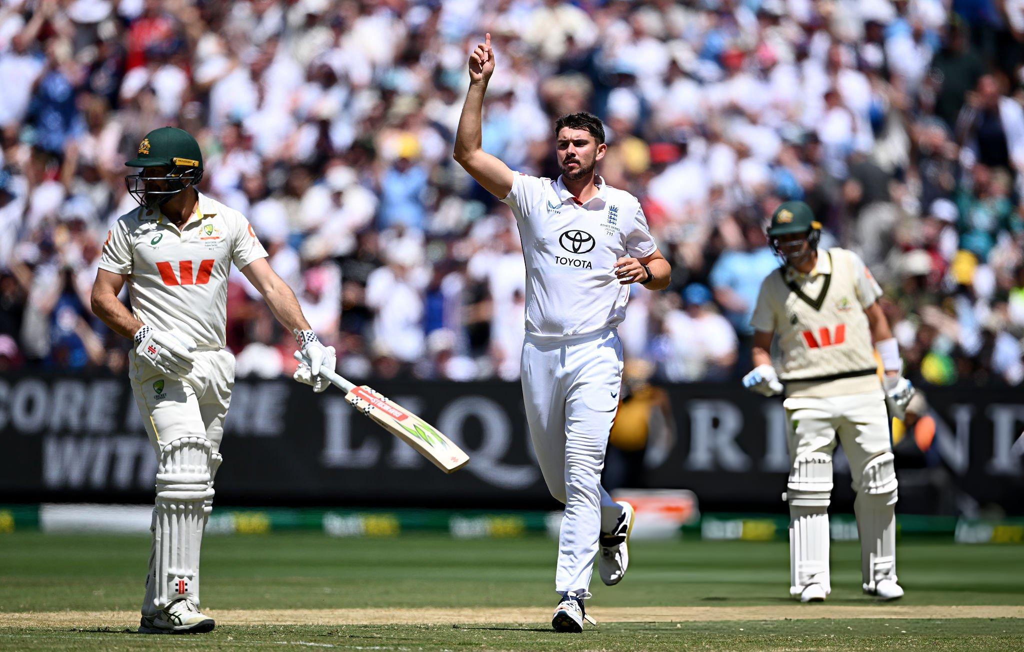 ৫ উইকট নিয়ে অস্ট্রেলিয়ার প্রথম ইনিংস গুঁড়িয়ে দেন জশ টাং