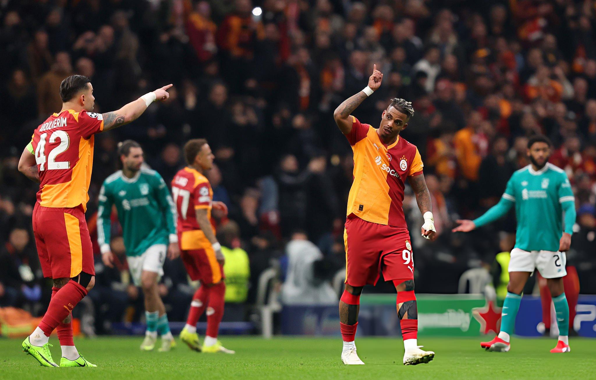 ম্যাচের সপ্তম মিনিটে গোল হজম করে লিভারপুল।