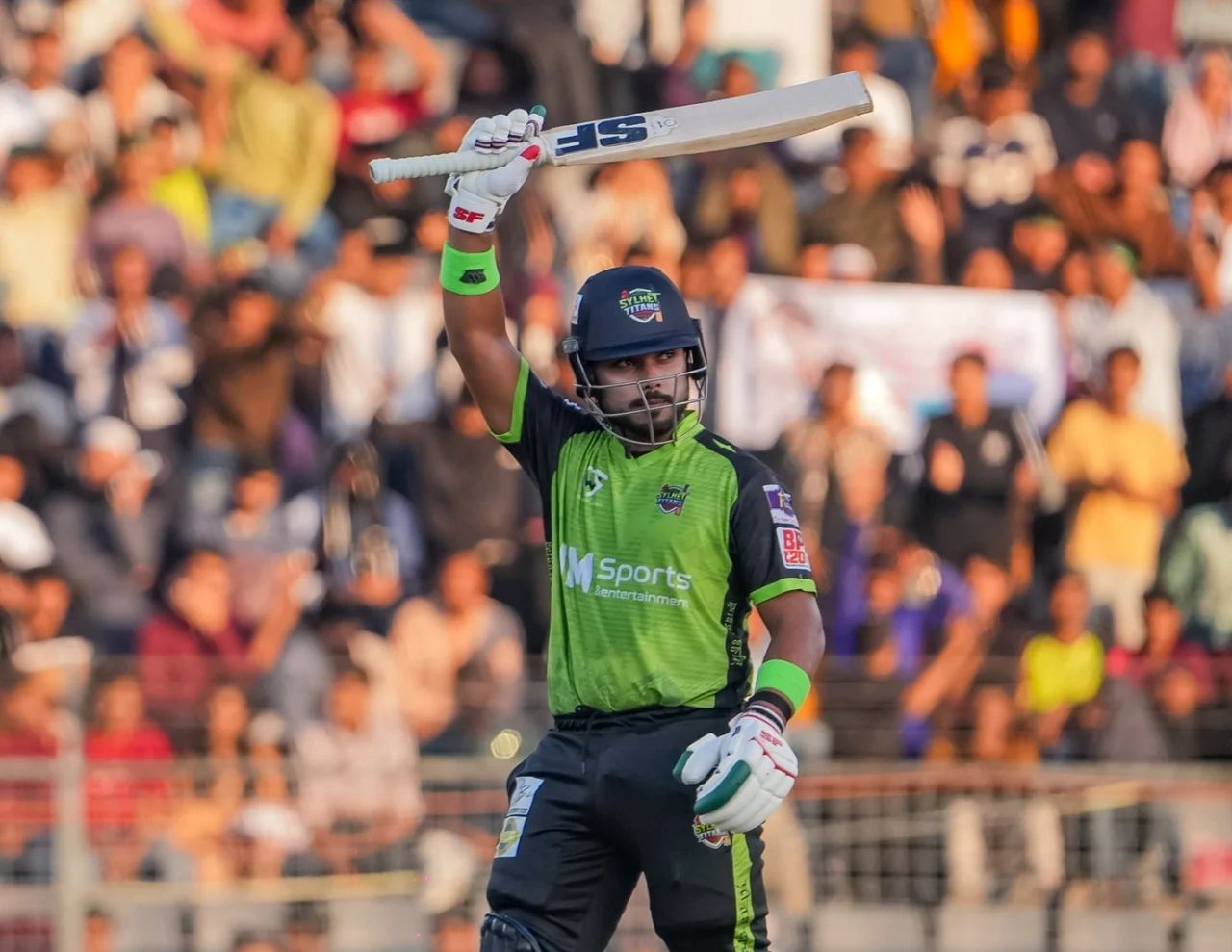 সিলেটের হয়ে ওপেনিং ছাড়াও চার নম্বরে ব্যাট করেন পারভেজ হোসেন ইমন