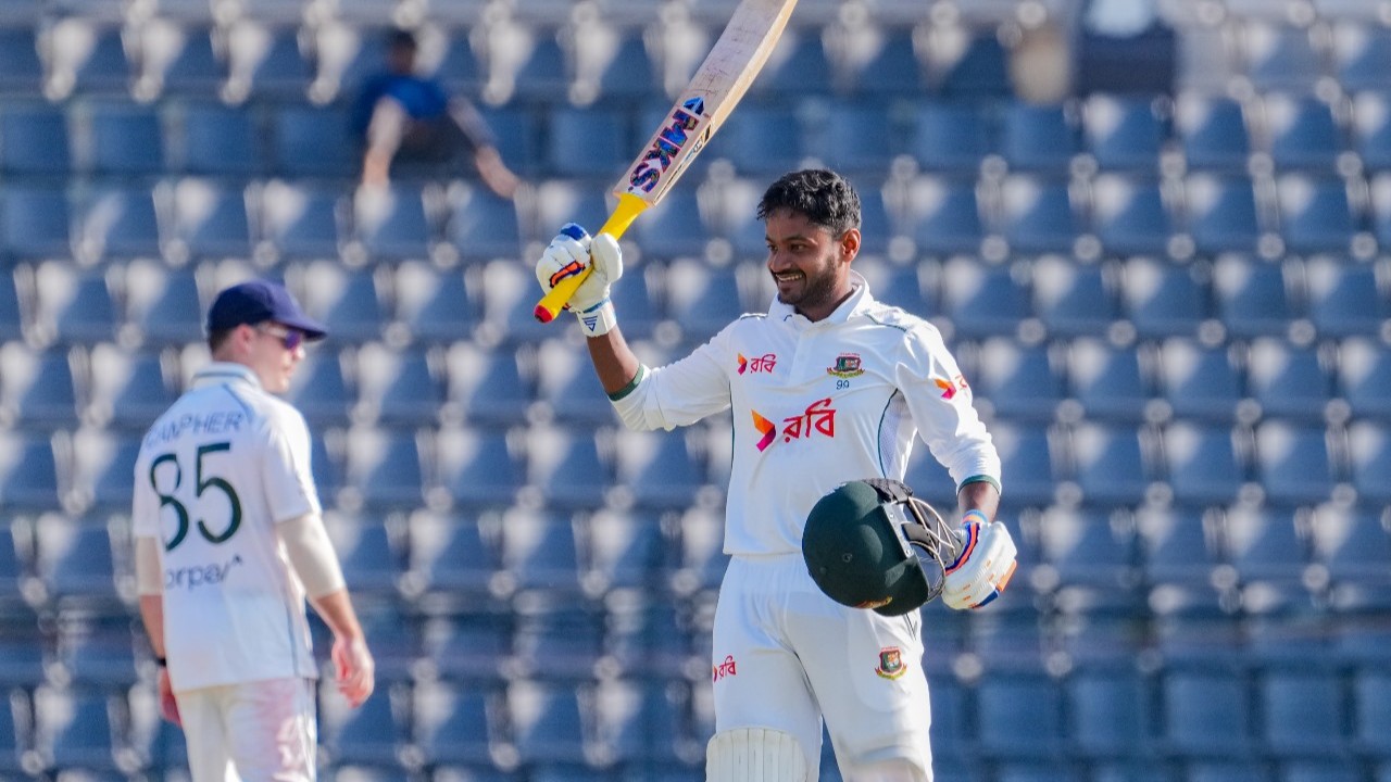 সাড়ে তিন বছর পর টেস্টে শতকের দেখা পেলেন জয়