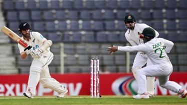 ক্যাচ ছাড়ার হতাশায় বাংলাদেশের দ্বিতীয় সেশন