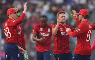 শেষ বলের রুদ্ধশ্বাস লড়াইয়ে নেপালকে হারাল ইংল্যান্ড