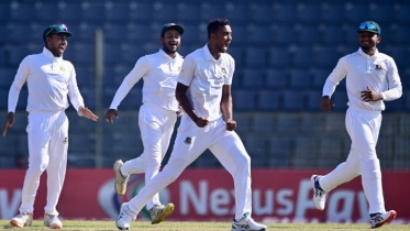 জয়ের সুবাস পাচ্ছে বাংলাদেশ