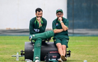 ভারত ম্যাচে হ্যান্ডশেক হওয়া নিয়ে অনিশ্চয়তায় পাকিস্তান অধিনায়ক