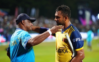 শ্রীলঙ্কার কোচের দায়িত্ব ছাড়ার ঘোষণা জয়সুরিয়ার শ্রীলঙ্কার কোচের দায়িত্ব ছাড়ার ঘোষণা জয়সুরিয়ার