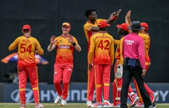 মুজারাবানির দুর্দান্ত বোলিংয়ে অস্ট্রেলিয়াকে হতভম্ব করল জিম্বাবুয়ে