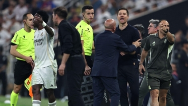 ভিনিসুসের সঙ্গে আতলেতিকো কোচের আচরণে ক্ষুব্ধ আলোনসো