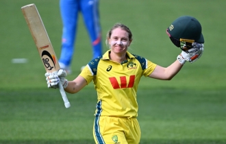 বিধ্বংসী সেঞ্চুরিতে বিদায়ী ওয়ানডে রাঙালেন হিলি বিধ্বংসী সেঞ্চুরিতে বিদায়ী ওয়ানডে রাঙালেন হিলি