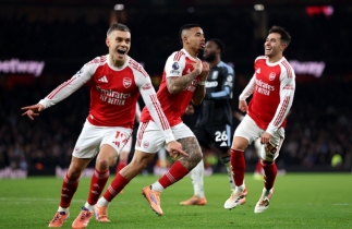 আর্সেনালের বড় জয়ের রাতে ম্যানইউ-চেলসির হোঁচট