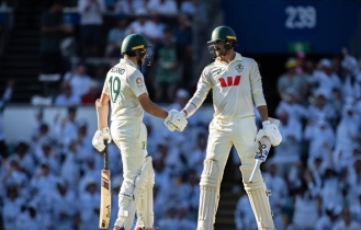 ৫ ফিফটিতে অস্ট্রেলিয়ার লিড ১৭৭