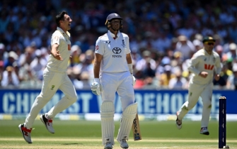 কামিন্স-লায়নের নৈপুণ্যে অ্যাডিলেইড টেস্টের নিয়ন্ত্রণে অস্ট্রেলিয়া