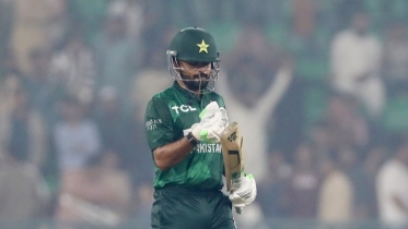 রোহিতকে সরিয়ে টি-টুয়েন্টির শীর্ষে বাবর