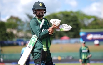 টিকে থাকার লড়াইয়ে বাবরকে বাদ দিল পাকিস্তান