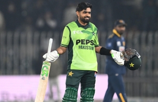 ৮০৭ দিন পর করা সেঞ্চুরিতে সাইদ আনোয়ারের পাশে বাবর ৮০৭ দিন পর করা সেঞ্চুরিতে সাইদ আনোয়ারের পাশে বাবর