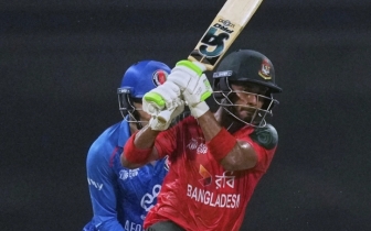 টিকে থাকার লড়াইয়ে বাংলাদেশের ১৫৪