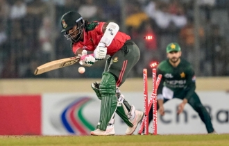 ব্যাটিং ব্যর্থতায় শেষ ম্যাচে পাকিস্তানের কাছে উড়ে গেল বাংলাদেশ