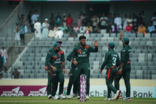বোলারদের নৈপুণ্যে নিউ জিল্যান্ডকে আড়াইশর আগে আটকাল বাংলাদেশ