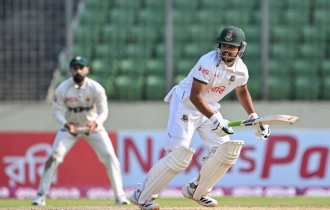 পাকিস্তানকে চ্যালেঞ্জিং লক্ষ্য দেওয়ার পথে বাংলাদেশ