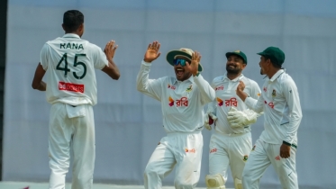 ৩ উইকেটের অপেক্ষা বাংলাদেশের