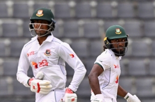 আবারও ব্যাটিং ব্যর্থতা, জিম্বাবুয়েকে ১৭৪ রানের লক্ষ্য দিল বাংলাদেশ