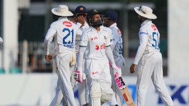 ৮ উইকেটে ২২০ রান বাংলাদেশের