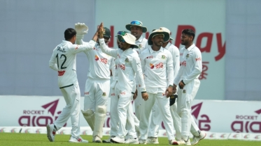 বোলারদের নৈপুণ্যে প্রথম ইনিংসে ৪৬ রানের লিড বাংলাদেশের