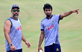পেস বোলিং কোচকে বিদায় জানাল বাংলাদেশ
