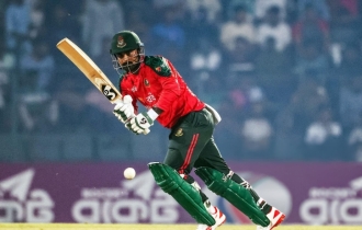 ৫ পরিবর্তন নিয়ে ব্যাটিংয়ে বাংলাদেশ