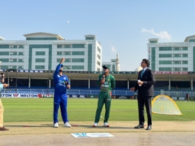 টস হেরে আগে বোলিংয়ে বাংলাদেশ