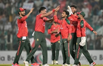 হোপ-পাওয়েলের ঝড়ে বাংলাদেশকে ১৬৬ রানের লক্ষ্য দিল উইন্ডিজ