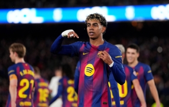 ইয়ামালের দৃষ্টিনন্দন গোল, লা লিগার শীর্ষে ফিরল বার্সা