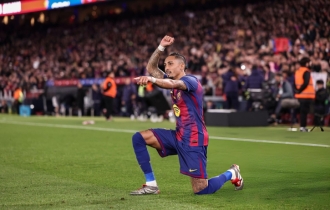 বার্সা আগের চেয়ে ভালো খেলছে, জোড়া গোল করে বললেন রাফিনিয়া বার্সা আগের চেয়ে ভালো খেলছে, জোড়া গোল করে বললেন রাফিনিয়া