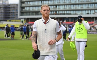 ২০২৭ অ্যাশেজ পর্যন্ত ইংল্যান্ডের চুক্তিতে স্টোকস