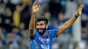 ‘প্রফেসর’ বুমরাহ বললেন ‘বোলারদের কাজটা কঠিন হয়ে গেছে’
