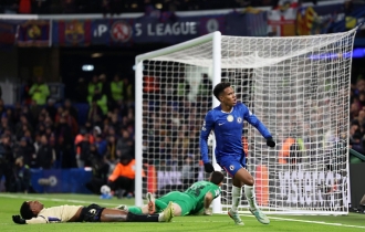 চ্যাম্পিয়নস লিগে একই রাতে বার্সা-ম্যানসিটির হার চ্যাম্পিয়নস লিগে একই রাতে বার্সা-ম্যানসিটির হার