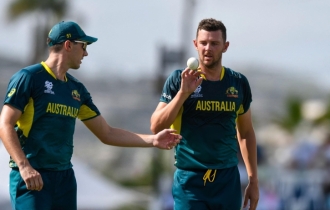 অস্ট্রেলিয়ার টি-টুয়েন্টি বিশ্বকাপ দলে থাকছেন চোটে পড়া কামিন্স-হ্যাজেলউড