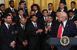 আপনি সম্ভবত পেলের চেয়েও সেরা – মেসিকে ট্রাম্প