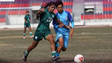 শিরোপা লড়াইয়ে ভারতের কাছে বিধ্বস্ত বাংলাদেশ