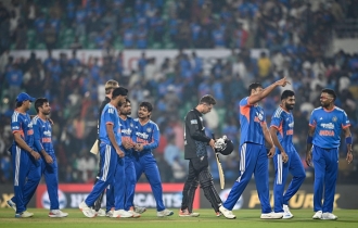 রেকর্ড গড়া ইনিংসে নিউ জিল্যান্ডকে হারাল ভারত রেকর্ড গড়া ইনিংসে নিউ জিল্যান্ডকে হারাল ভারত