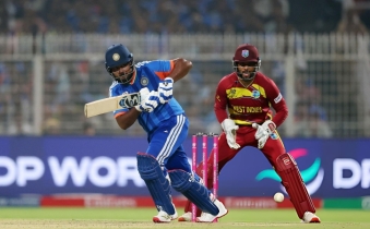 রান তাড়ার রেকর্ড গড়ে সেমিতে ভারত