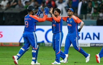 কুলদীপের ঘূর্ণিতে বিধ্বস্ত হয়ে ১৪৬ রানে অলআউট পাকিস্তান