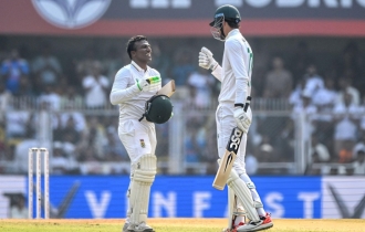 ভারতের সিরিজ বাঁচানোর ম্যাচে রান পাহাড়ে দক্ষিণ আফ্রিকা