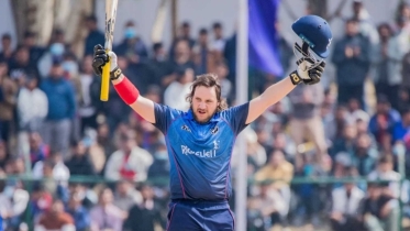 ৩৩ বলের সেঞ্চুরিতে বিশ্বরেকর্ড গড়লেন নামিবিয়ার ক্রিকেটার