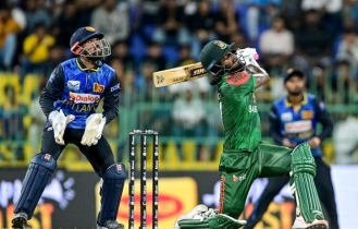 সাড়ে ৫২ গড় নিয়ে দলের সেরা ব্যাটার, তবুও ৭ নম্বরে জাকের