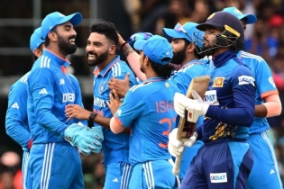 সিরাজের বিধ্বংসী বোলিংয়ে শিরোপা ভারতের