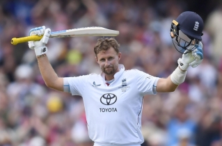 পন্টিংকে স্পর্শ করা রুটের সামনে এখন ক্যালিস-টেন্ডুলকার