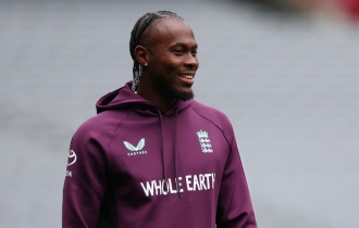 চোটে পড়া আর্চারকে নিয়ে বিশ্বকাপে ইংল্যান্ডের প্রাথমিক দল